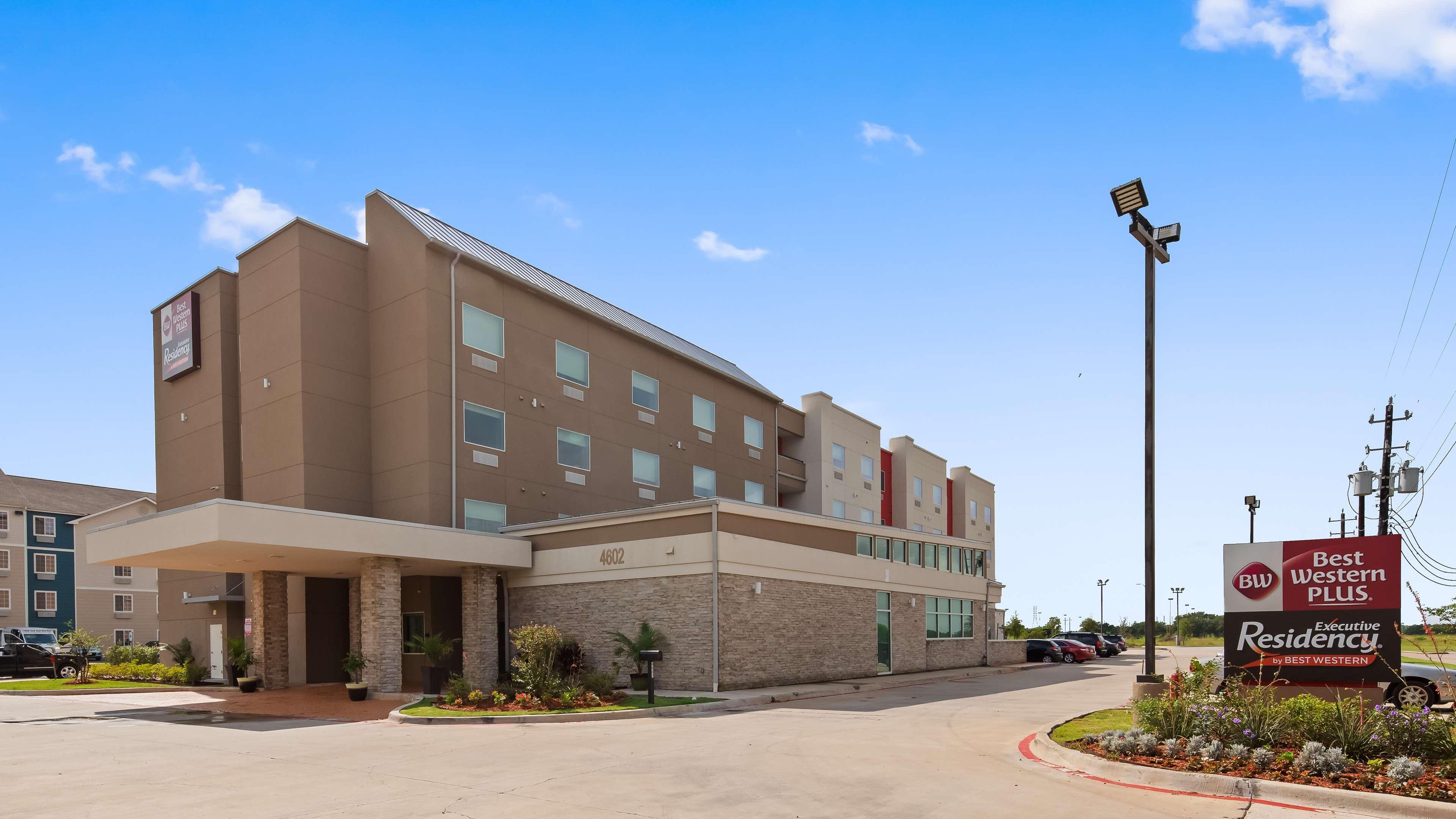 Best Western Plus Executive Residency Baytown Hotel Exterior photo