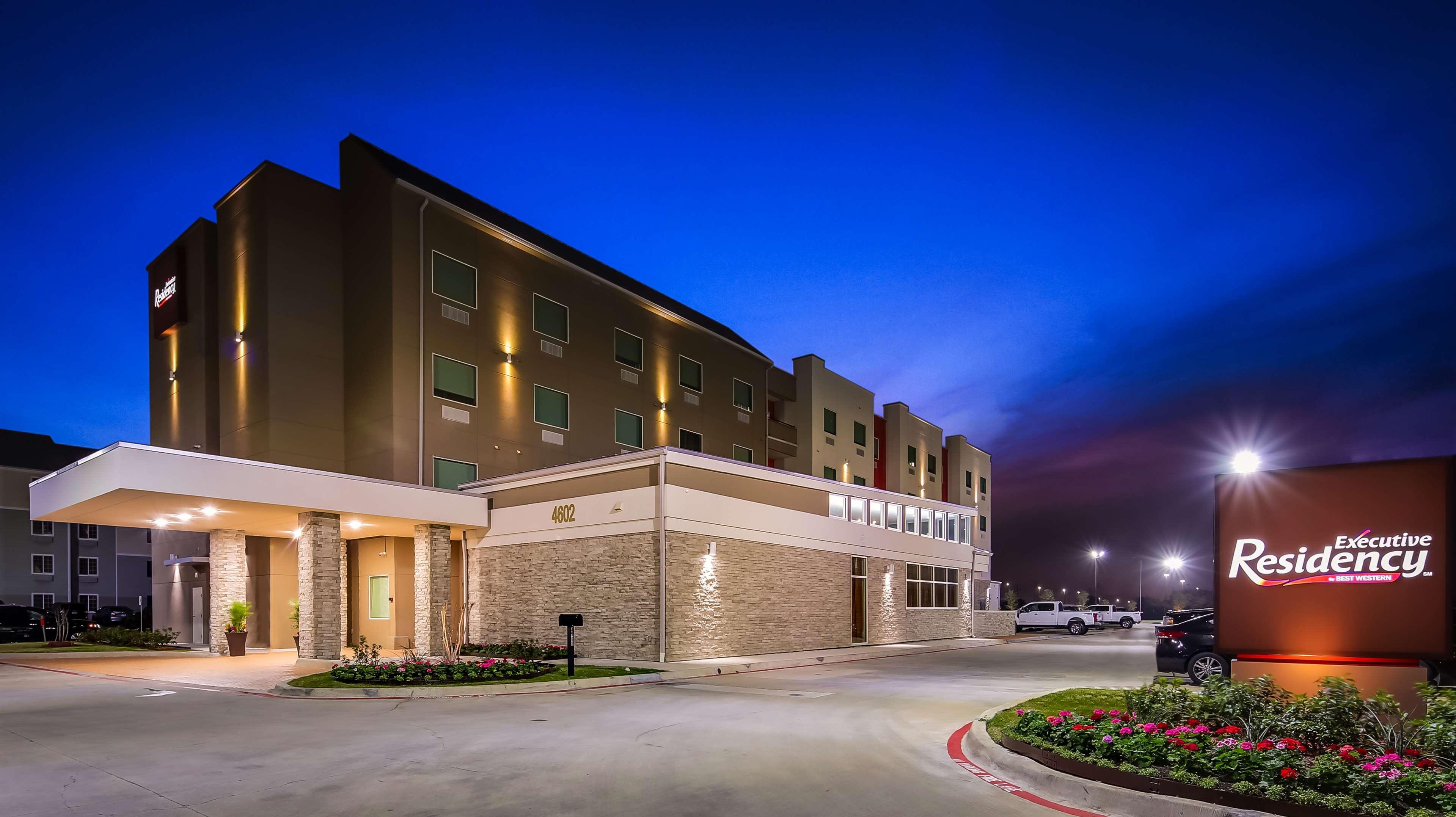 Best Western Plus Executive Residency Baytown Hotel Exterior photo