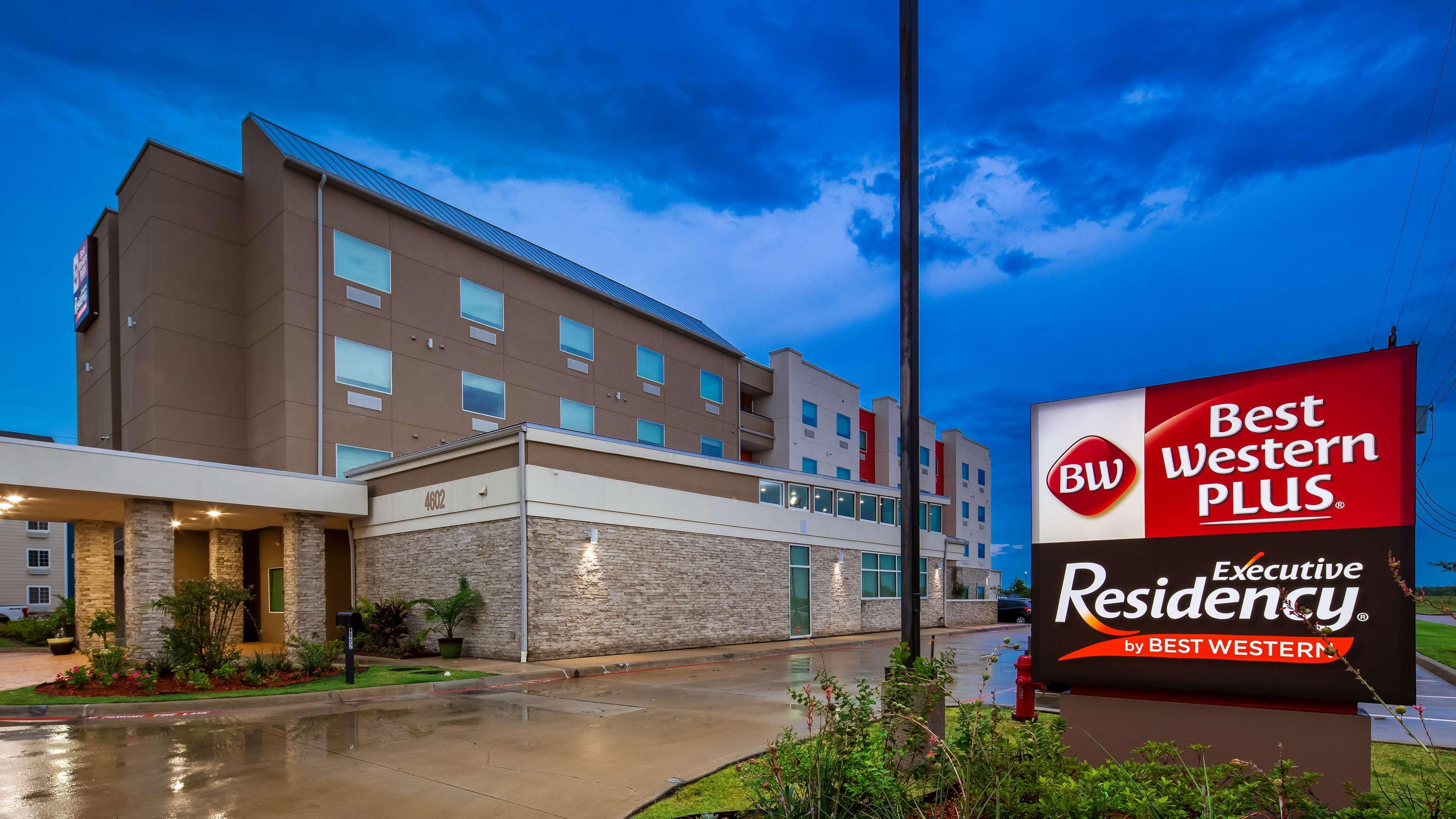 Best Western Plus Executive Residency Baytown Hotel Exterior photo