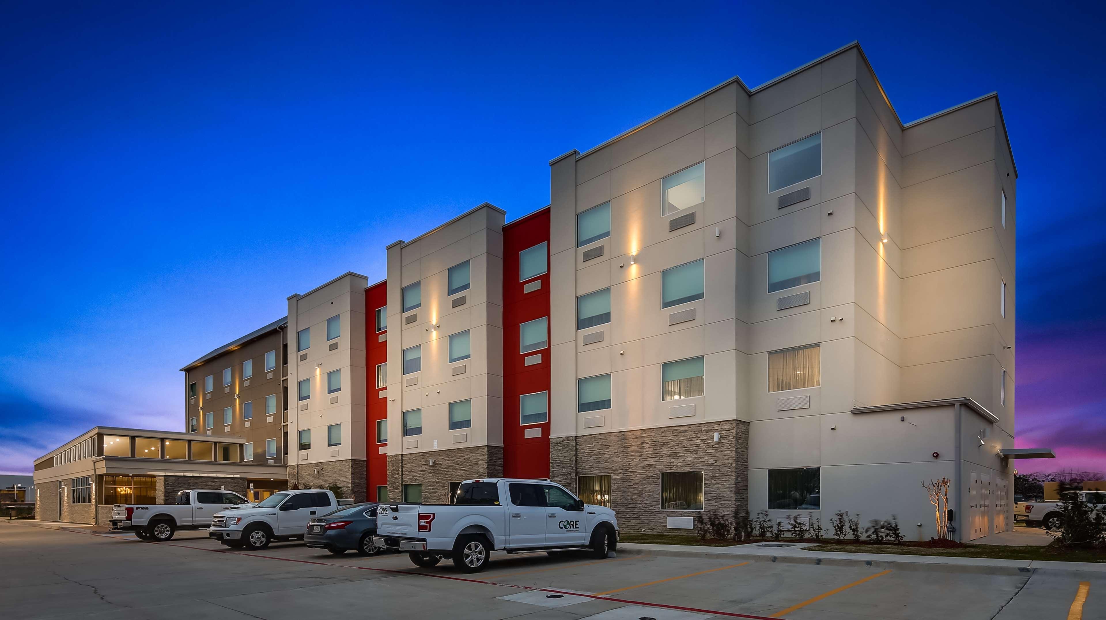 Best Western Plus Executive Residency Baytown Hotel Exterior photo